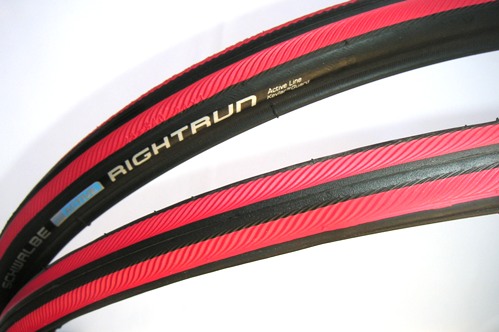 Opona 24x1 RIGHTRUN Schwalbe czerwona